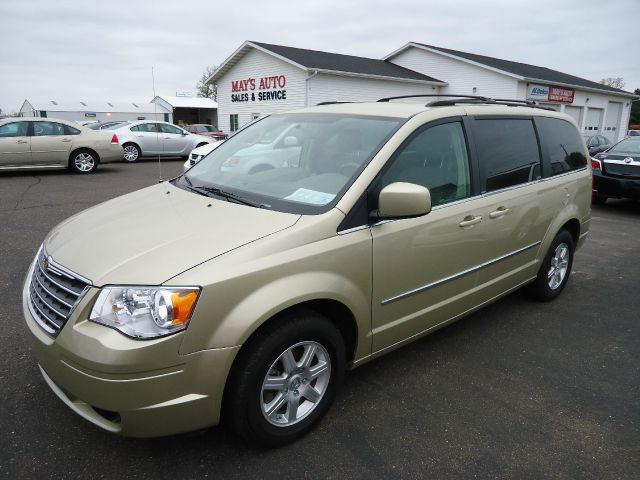Chrysler Town and Country 2010 photo 3