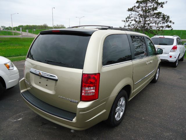Chrysler Town and Country 2010 photo 5