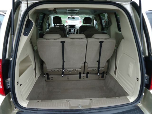 Chrysler Town and Country 2010 photo 6