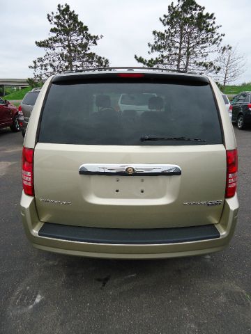 Chrysler Town and Country 2010 photo 9