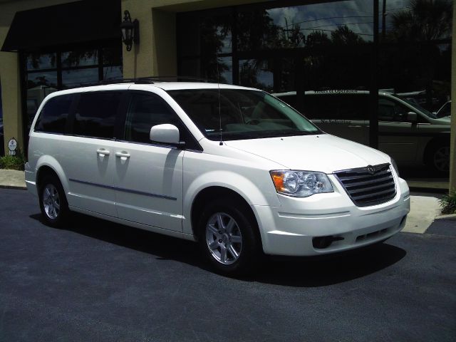 Chrysler Town and Country 3.5 MiniVan