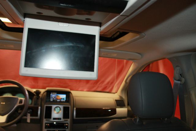 Chrysler Town and Country 2010 photo 1