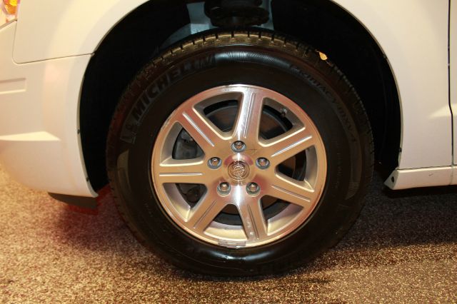 Chrysler Town and Country 2010 photo 13