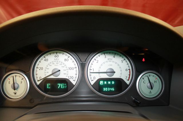 Chrysler Town and Country 2010 photo 14