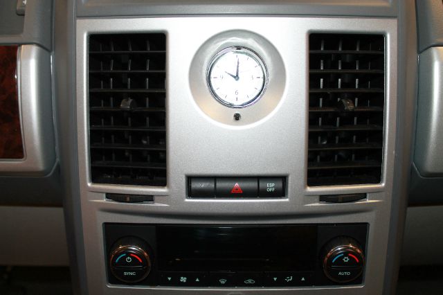 Chrysler Town and Country 2010 photo 15