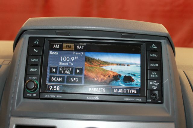 Chrysler Town and Country 2010 photo 16