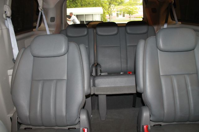 Chrysler Town and Country 2010 photo 19