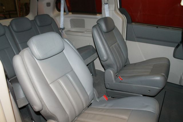 Chrysler Town and Country 2010 photo 20