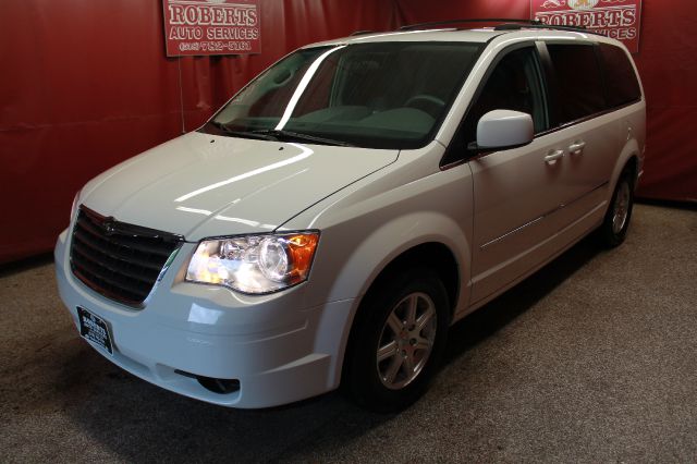Chrysler Town and Country 2010 photo 26