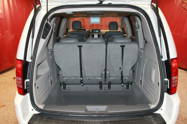 Chrysler Town and Country 2010 photo 4