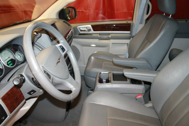 Chrysler Town and Country 2010 photo 6
