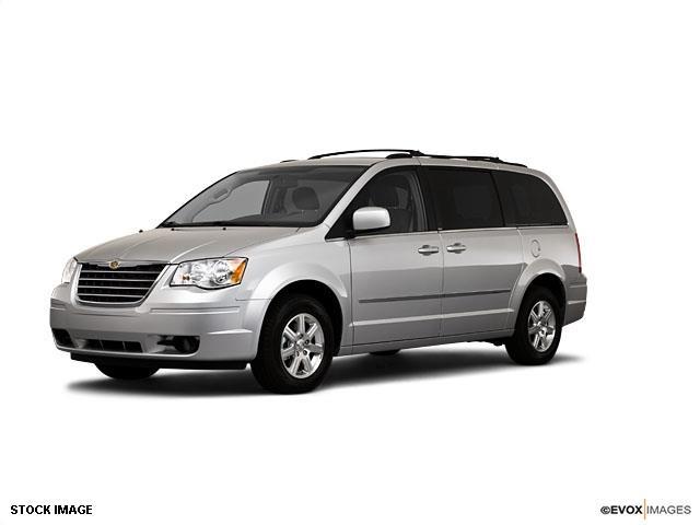 Chrysler Town and Country 2010 photo 2