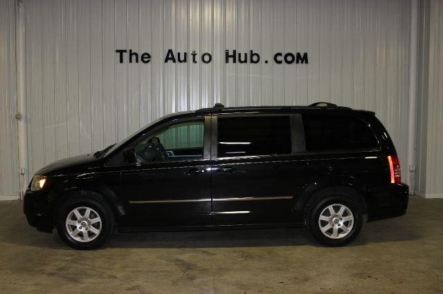 Chrysler Town and Country 2010 photo 1