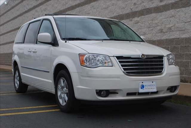 Chrysler Town and Country 3.5 MiniVan