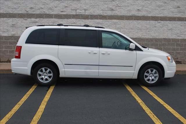 Chrysler Town and Country 2010 photo 4