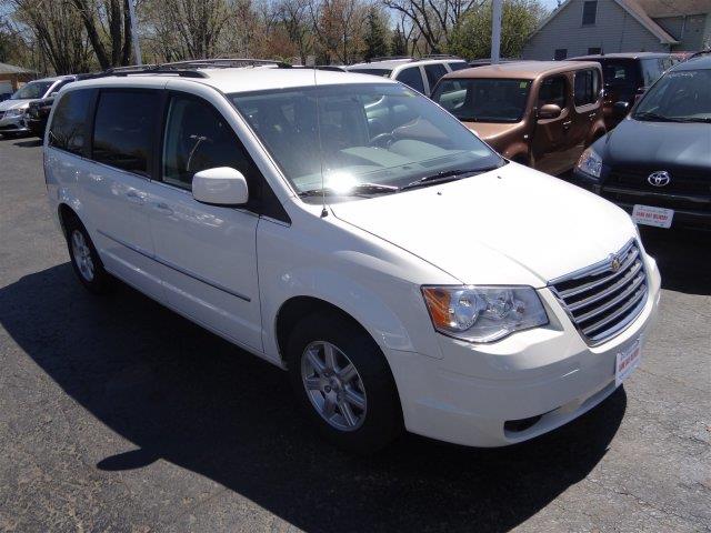 Chrysler Town and Country 2010 photo 5