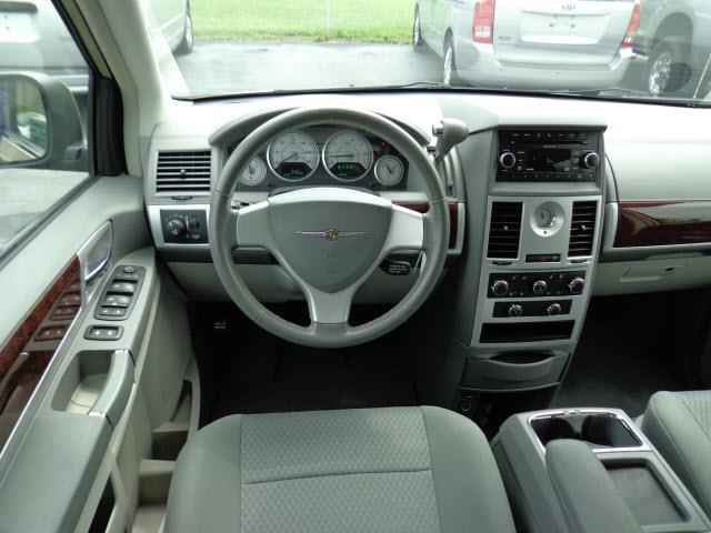 Chrysler Town and Country 3.5 MiniVan