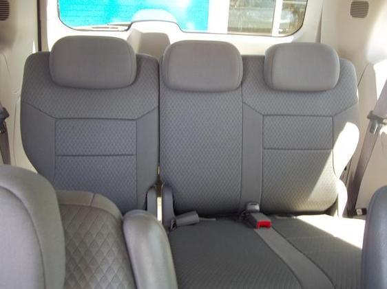 Chrysler Town and Country 2010 photo 2