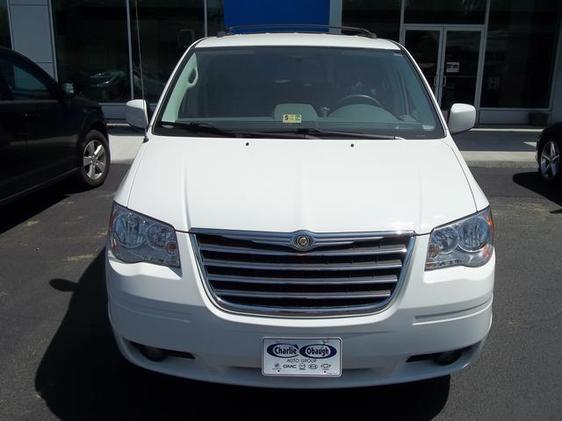 Chrysler Town and Country 2010 photo 23