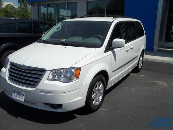 Chrysler Town and Country 2010 photo 26