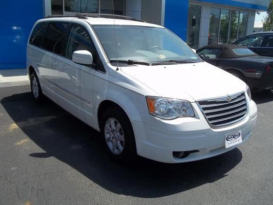 Chrysler Town and Country 2010 photo 28
