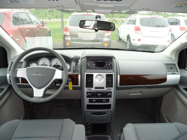 Chrysler Town and Country 3.5 MiniVan