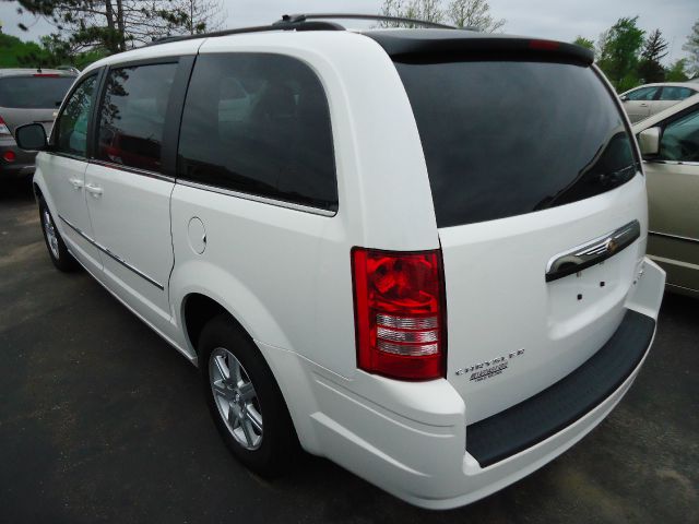Chrysler Town and Country 2010 photo 11