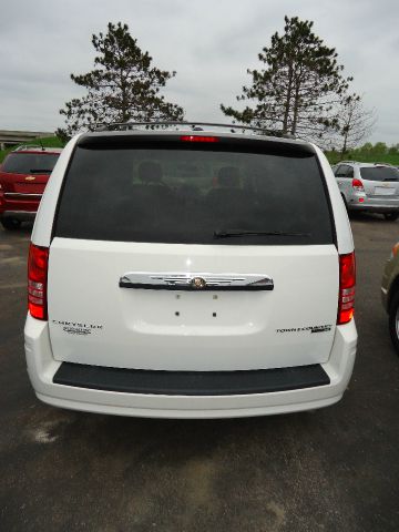 Chrysler Town and Country 2010 photo 12