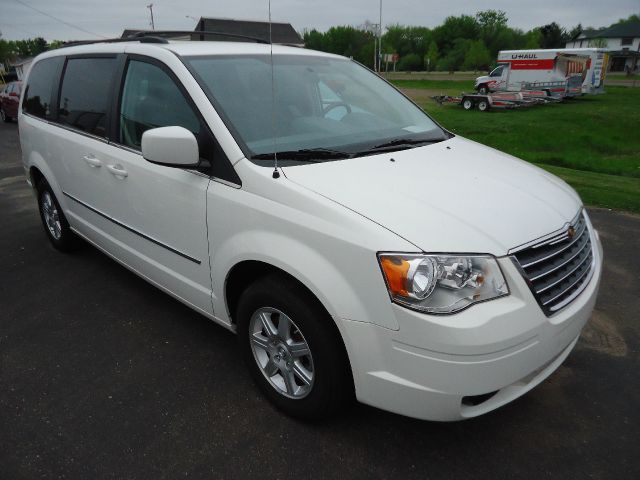 Chrysler Town and Country 2010 photo 14