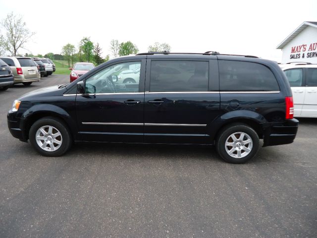 Chrysler Town and Country 2010 photo 16