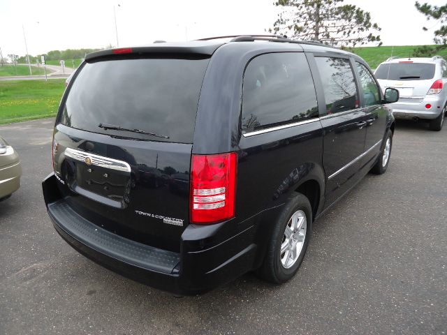 Chrysler Town and Country 2010 photo 18