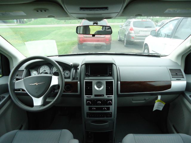 Chrysler Town and Country 3.5 MiniVan