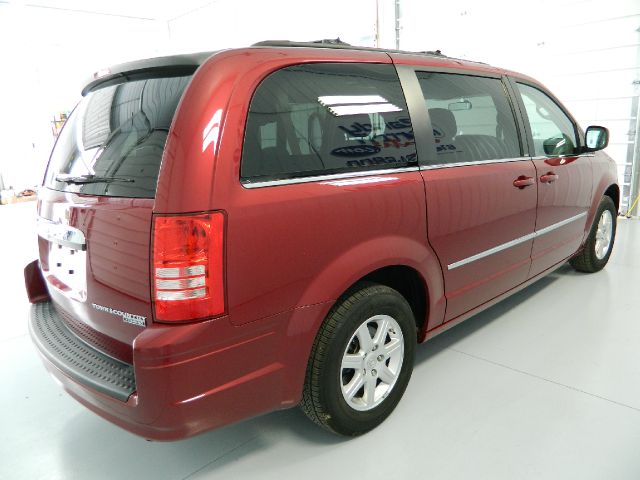 Chrysler Town and Country 2010 photo 4