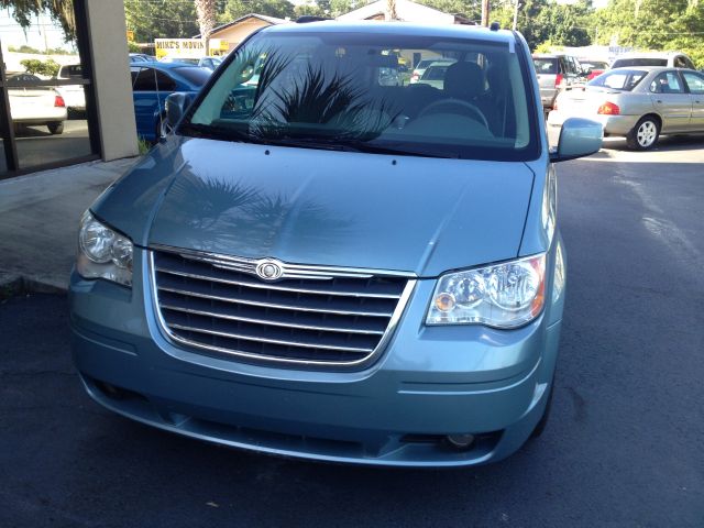 Chrysler Town and Country 2010 photo 4