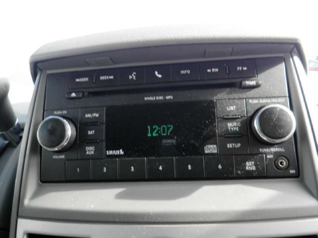 Chrysler Town and Country 2010 photo 4