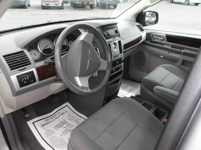 Chrysler Town and Country 2010 photo 4