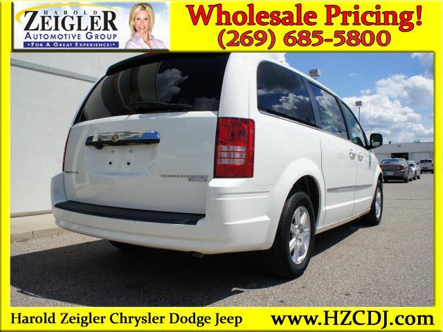 Chrysler Town and Country 3.5 MiniVan