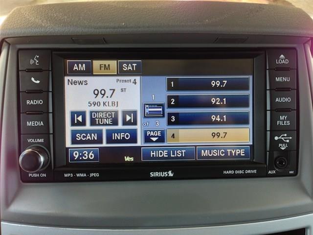 Chrysler Town and Country 2010 photo 18