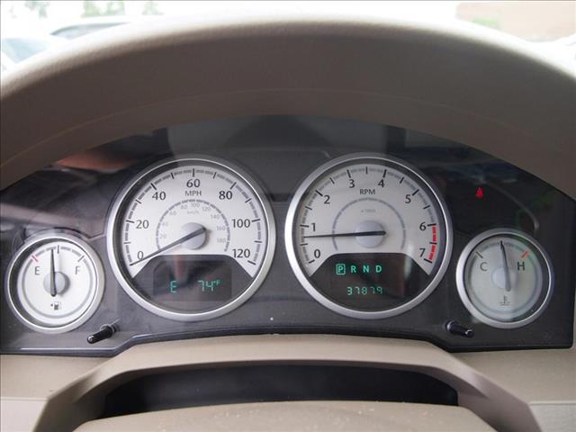 Chrysler Town and Country 2010 photo 5