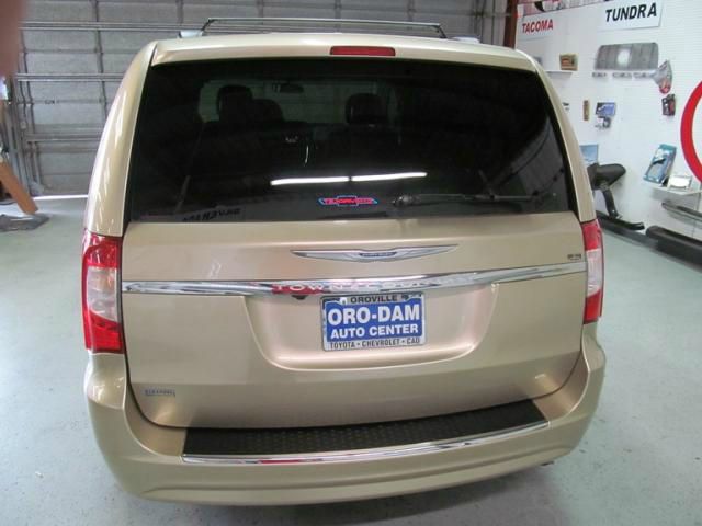 Chrysler Town and Country 3.5 MiniVan