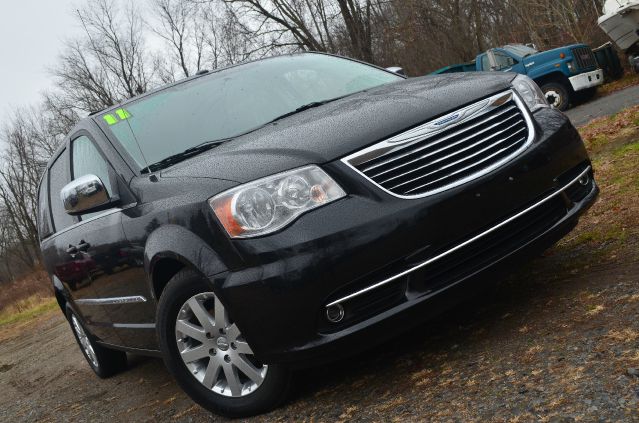 Chrysler Town and Country 2011 photo 1