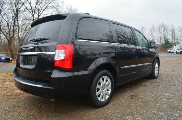 Chrysler Town and Country 2011 photo 4