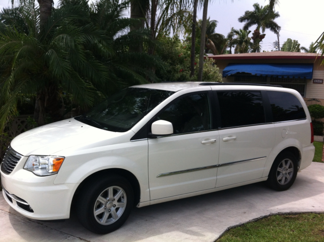 Chrysler Town and Country 2011 photo 4