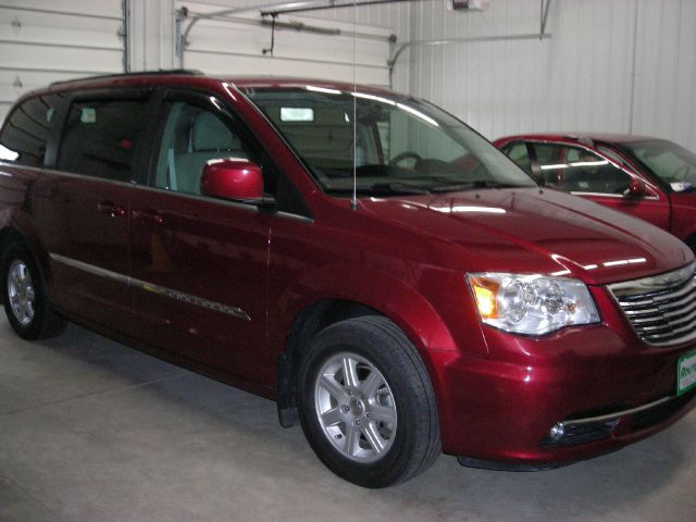 Chrysler Town and Country 2011 photo 2