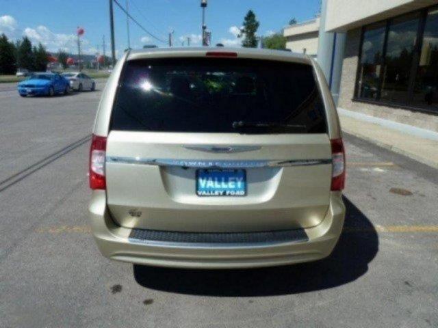 Chrysler Town and Country 2011 photo 0