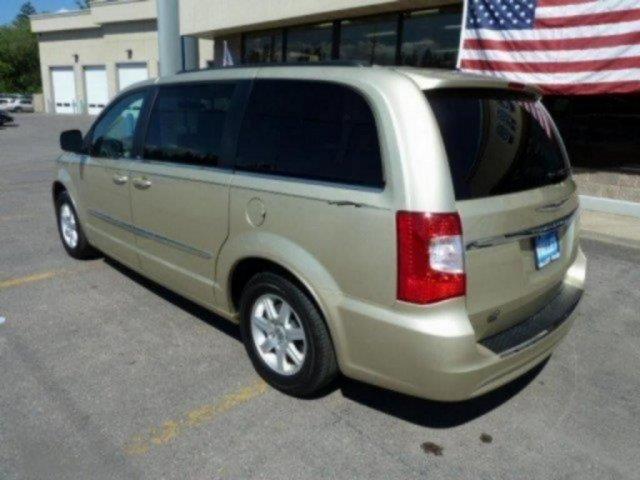 Chrysler Town and Country 2011 photo 1
