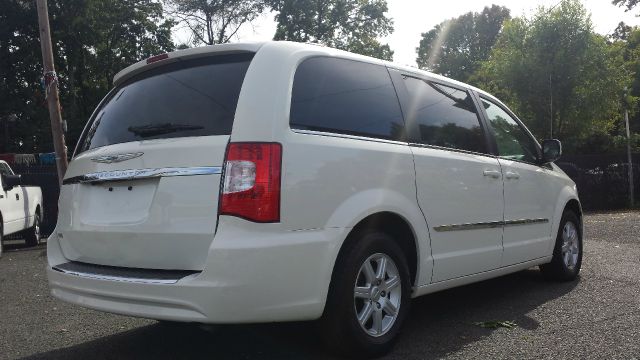 Chrysler Town and Country 2012 photo 0