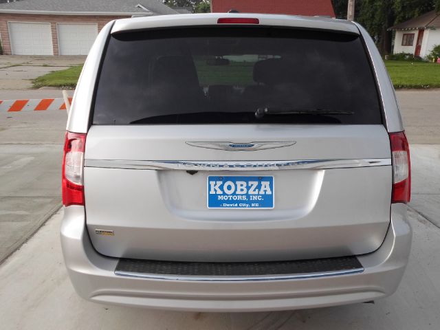 Chrysler Town and Country 3.5 MiniVan