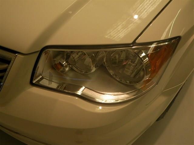 Chrysler Town and Country 2012 photo 19