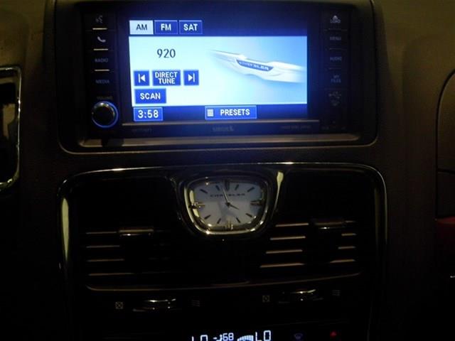 Chrysler Town and Country 2012 photo 29